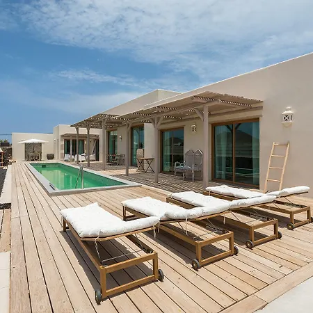 فيلة In Take A Swim In Our 15m Long Pool لاجاريس