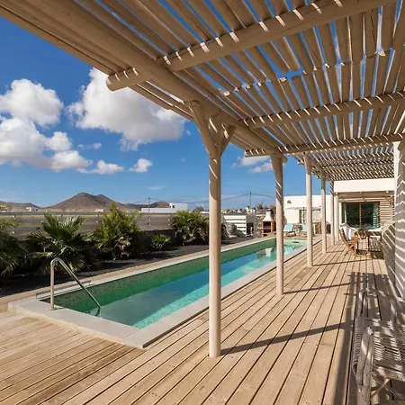 In Take A Swim In Our 15m Long Pool فيلة لاجاريس