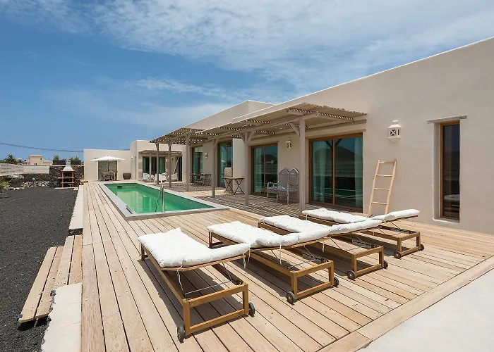 Villa In Take A Swim In Our 15m Long Pool Lajares